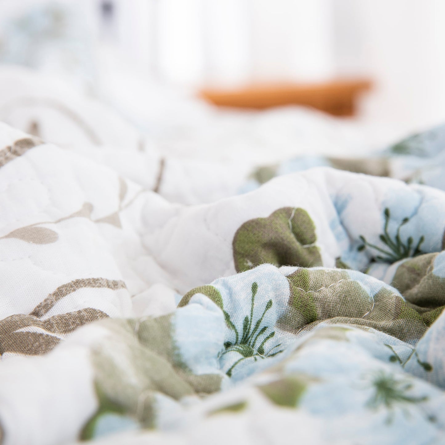 Quilt Queen Size 3 Pieces Set, Cotton Coverlet, Floral Reversible Bedspread (Light Blue Hydrangea)