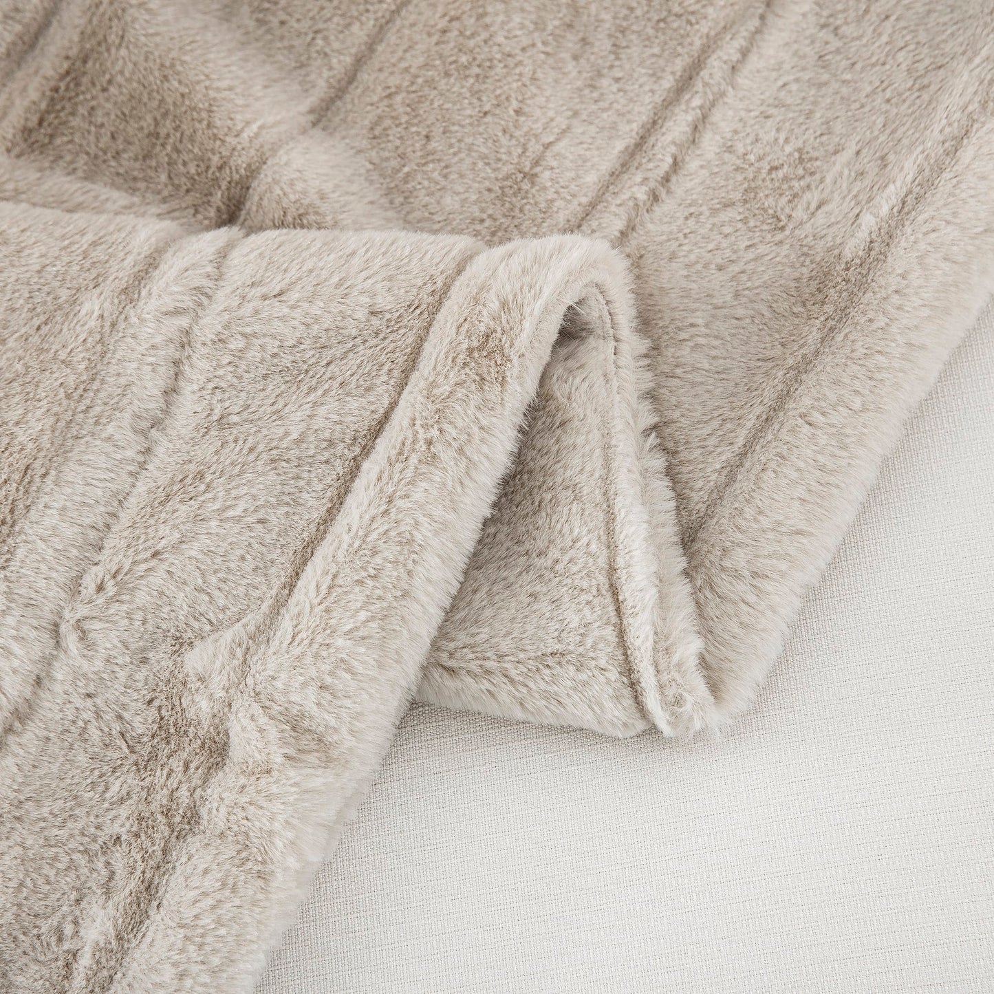 Soft Faux Fur Throw Fluffy Blanket for Winter Sofa Couch, Cuddly & Warm