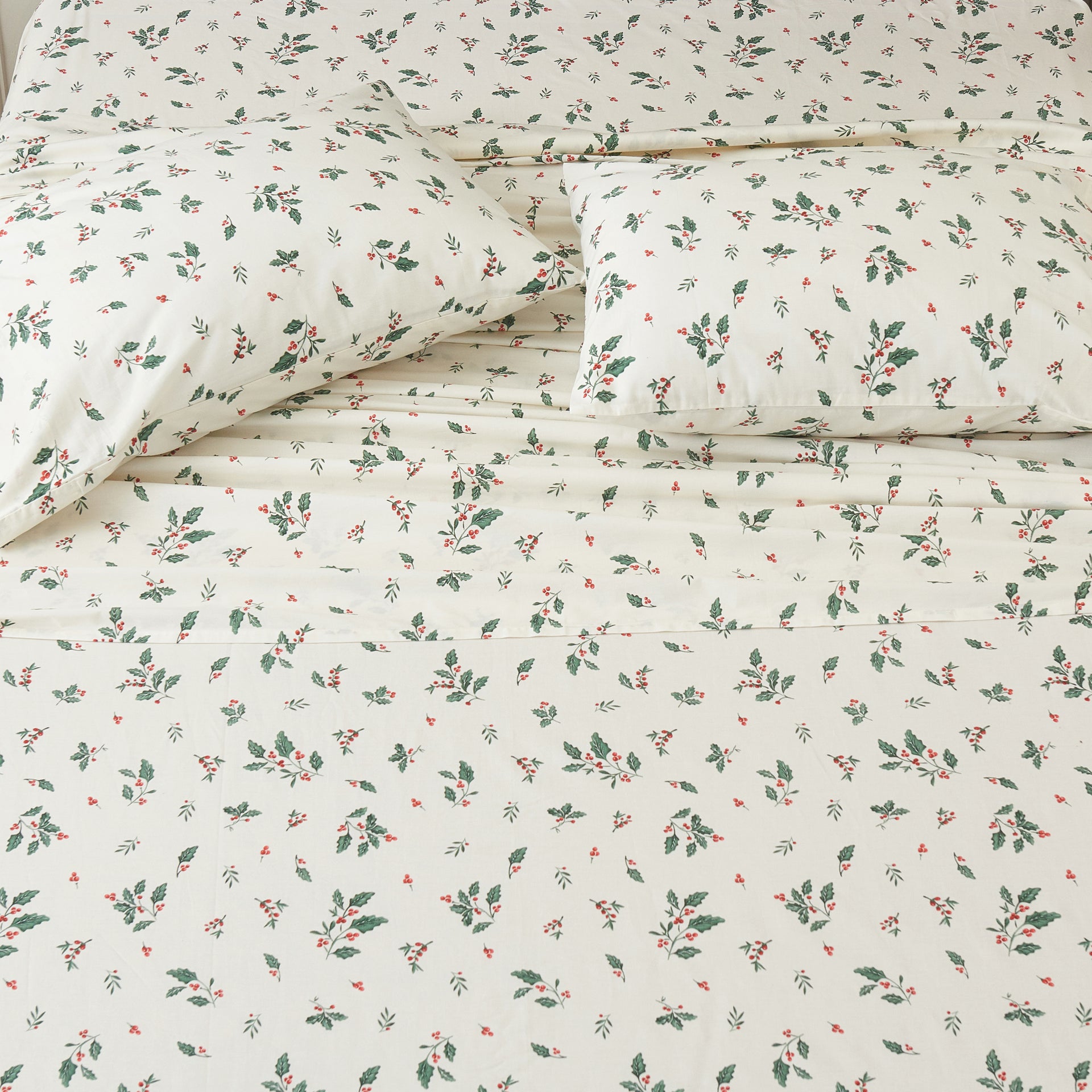 Festive Holly Berry 100% Cotton Sheet Set - Ivory