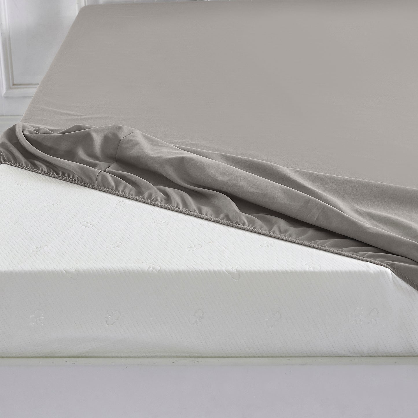 18" - 24" Extra Deep Pocket Soft Microfiber Fitted Sheet