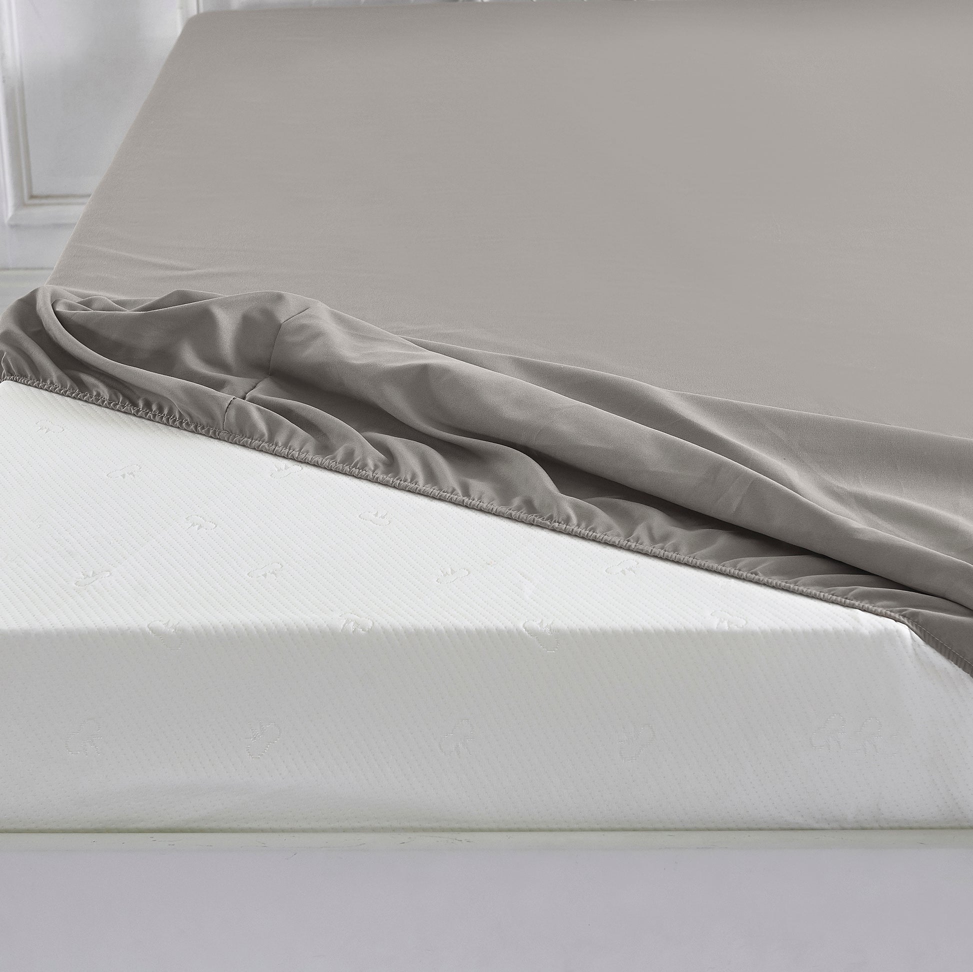 Extra Deep Pocket Fitted Sheet - Single Fitted Sheet Only - Extra Deep  Pockets Queen Size Sheets - Fits 18 In to 24 In Mattress Twin White
