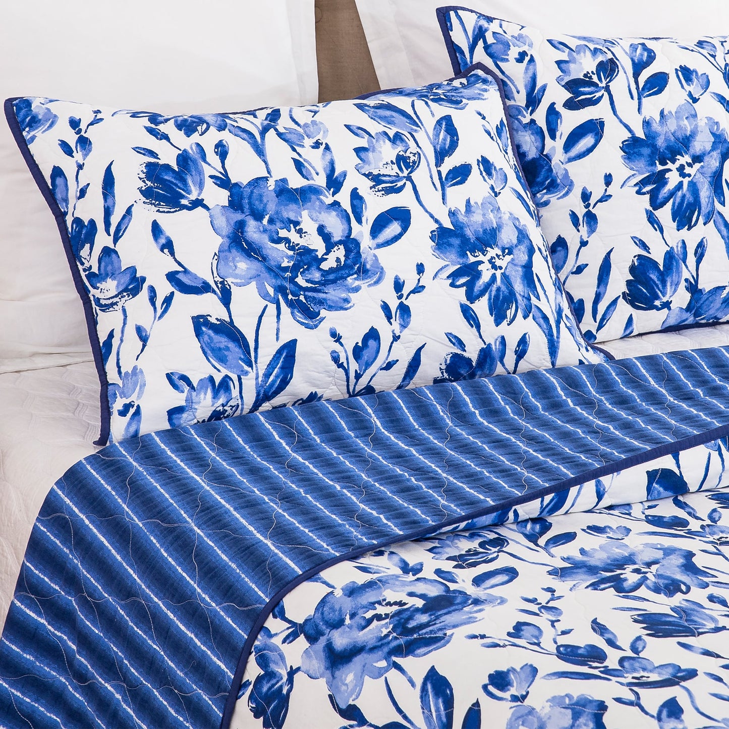 Quilt Set Queen Size, Cotton Coverlet Watercolor, Floral Reversible Bedspread (Royal Blue Flower)