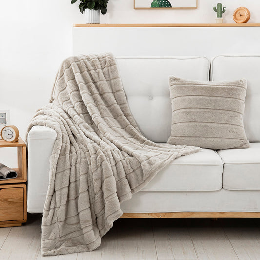 Soft Faux Fur Throw Fluffy Blanket for Winter Sofa Couch, Cuddly & Warm